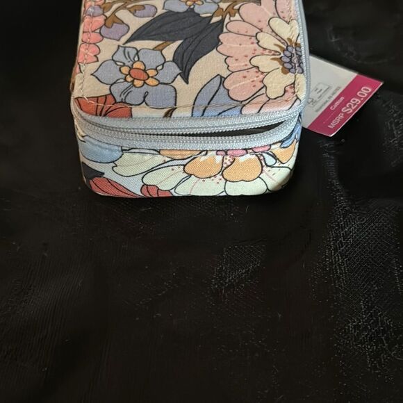 Vera Bradley Floral pill case - Picture 4 of 6